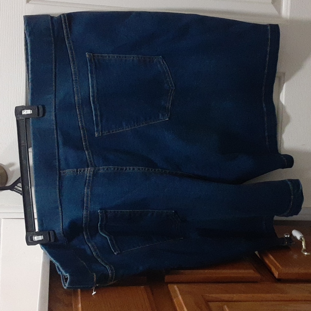 Terra & Sky Denim Bermuda Shorts. 4X. NWT - Picture 4 of 11